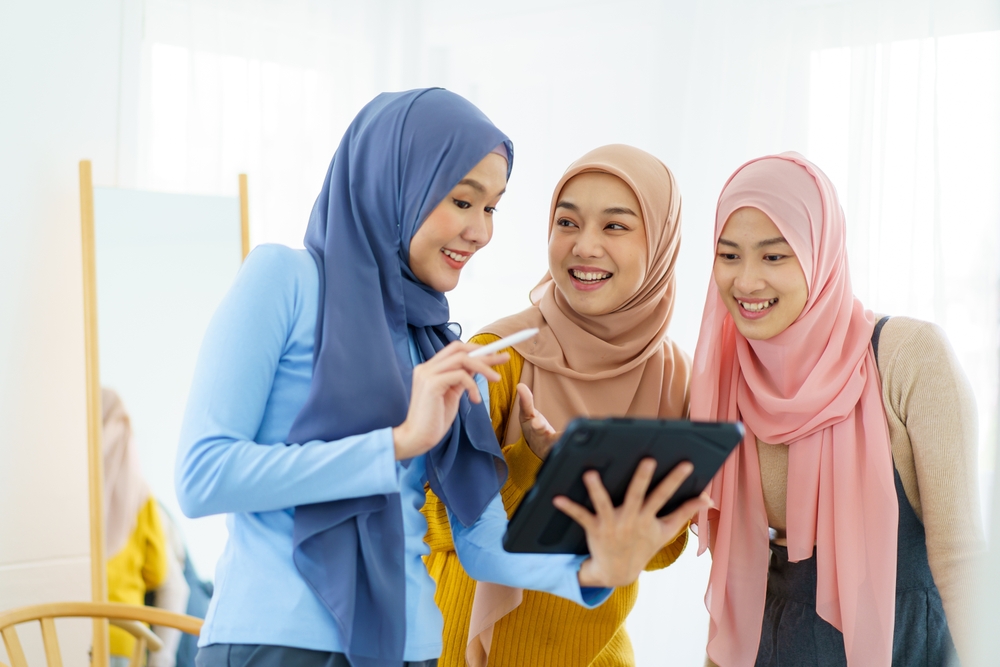 Tutorial Hijab Segi Empat Simpel dan Mudah Dipakai